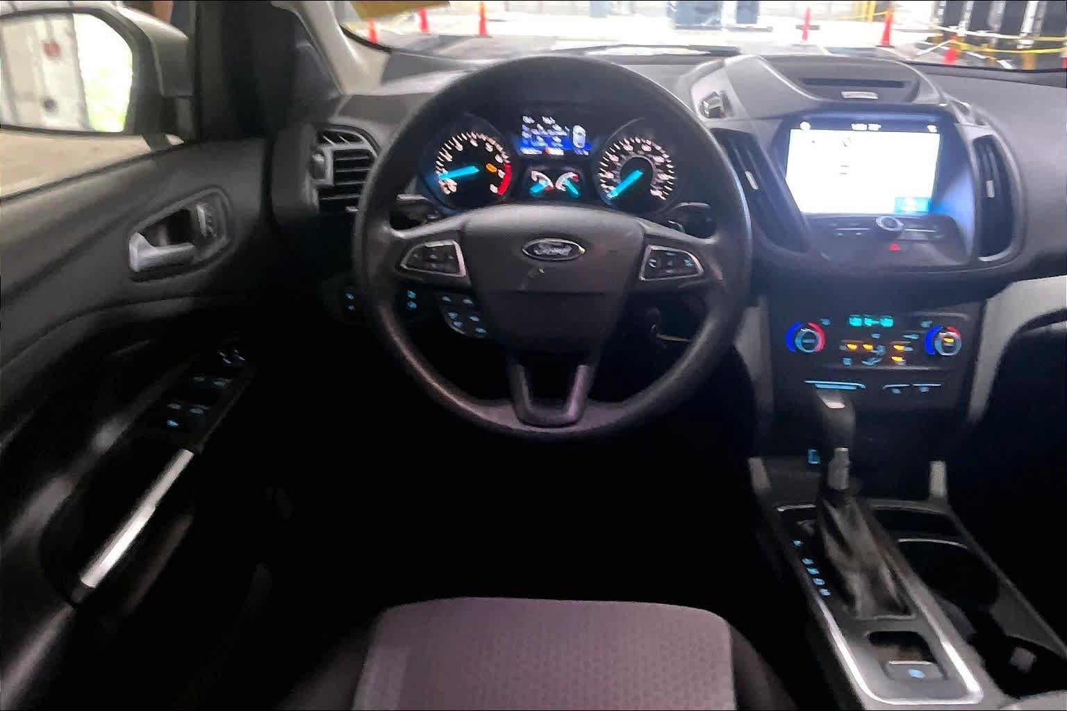 Used 2017 Ford Escape SE w/ Equipment Group 201A AWD/4WD image 6