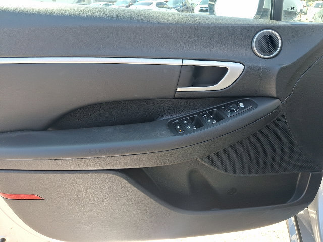 Used 2025 Hyundai Sonata SEL FWD image 12