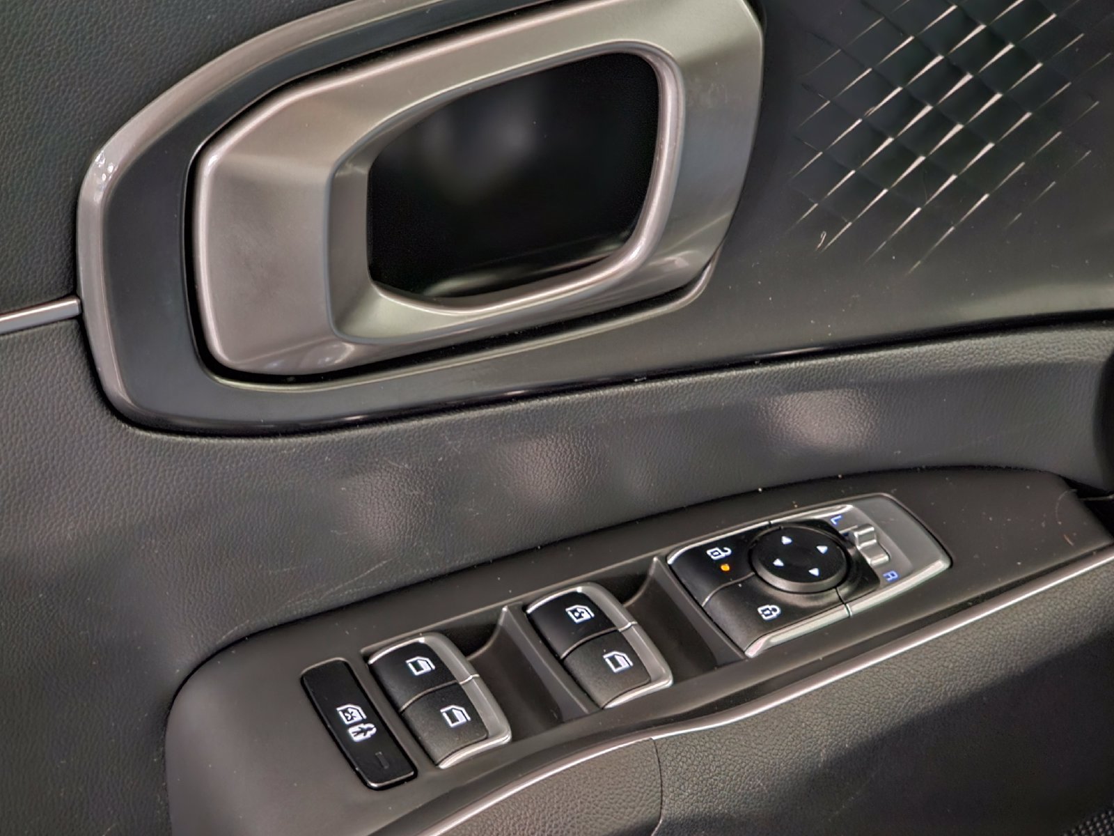 Used 2024 Kia Sorento S w/ Panoramic Sunroof Package FWD image 21