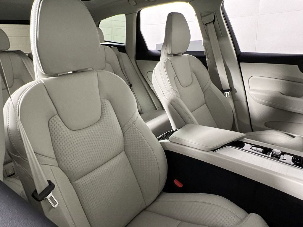 New 2026 Volvo XC60 B5 Ultra w/ Climate Package image 23