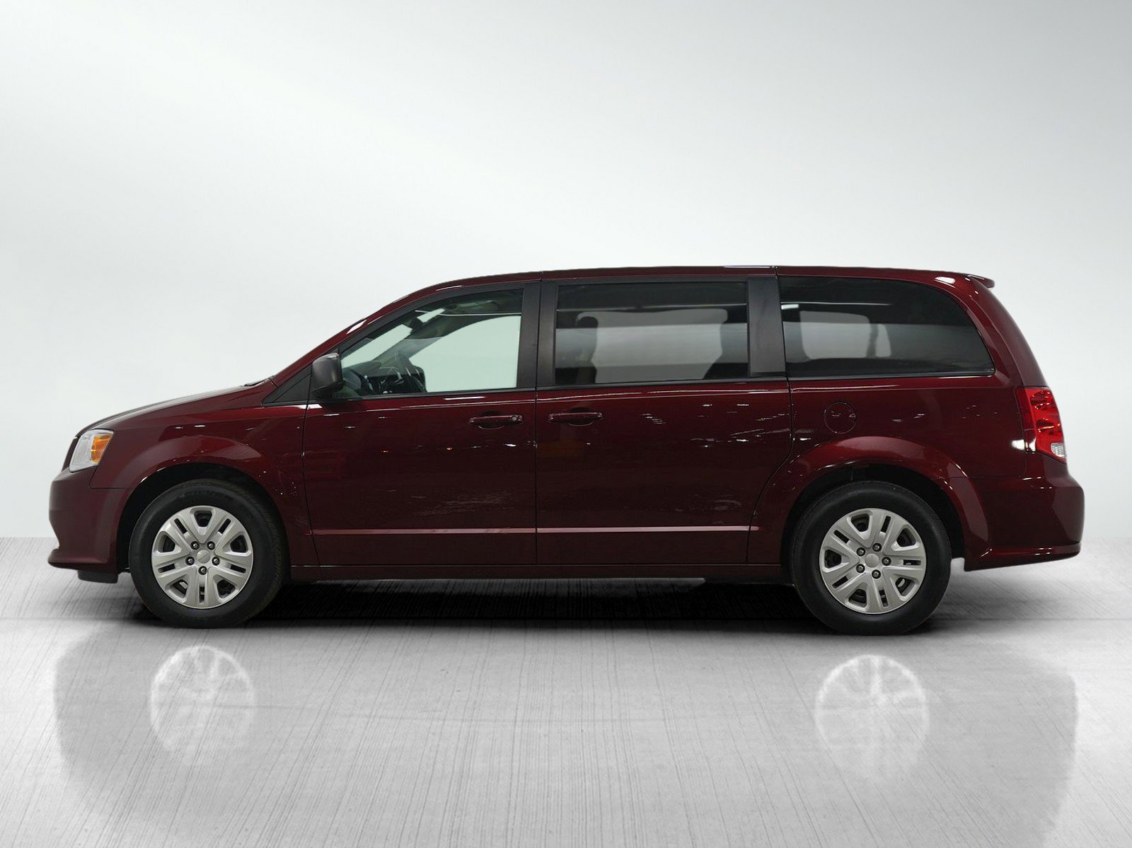 Used 2018 Dodge Grand Caravan SE image 2