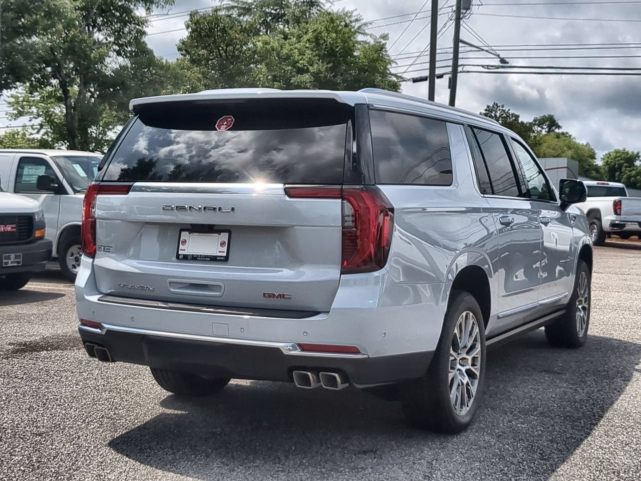 New 2026 GMC Yukon XL Denali w/ Denali Reserve Package AWD/4WD image 8