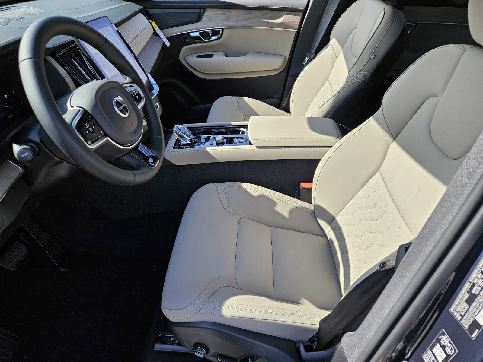 New 2026 Volvo XC90 B6 Plus AWD/4WD image 7