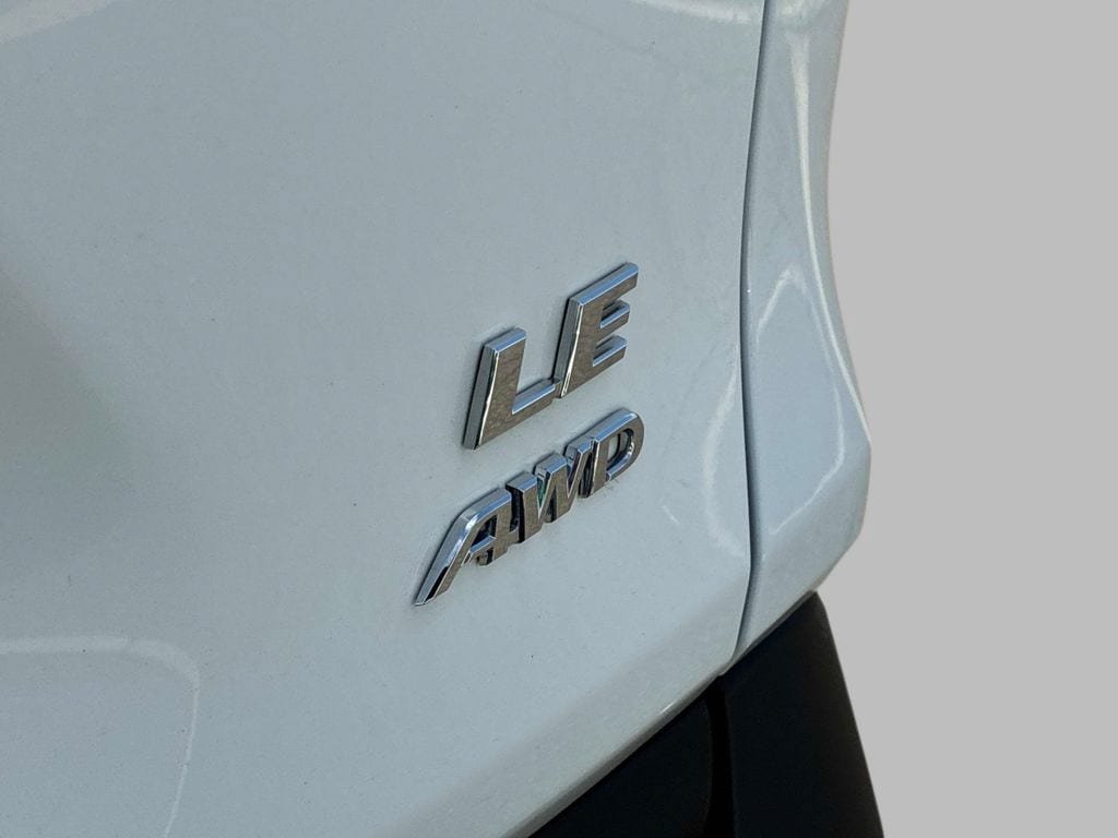 Used 2024 Toyota RAV4 LE AWD/4WD image 11