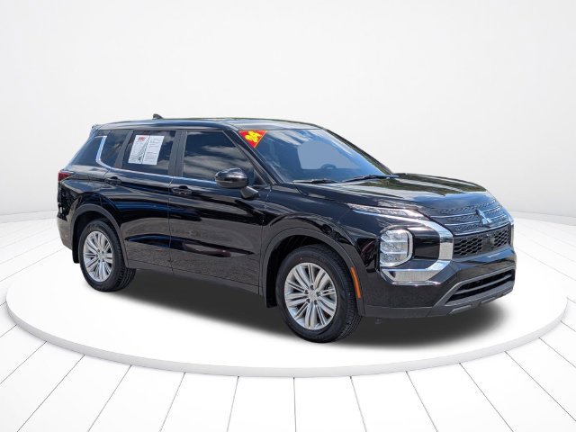 Used 2024 Mitsubishi Outlander ES FWD image 2