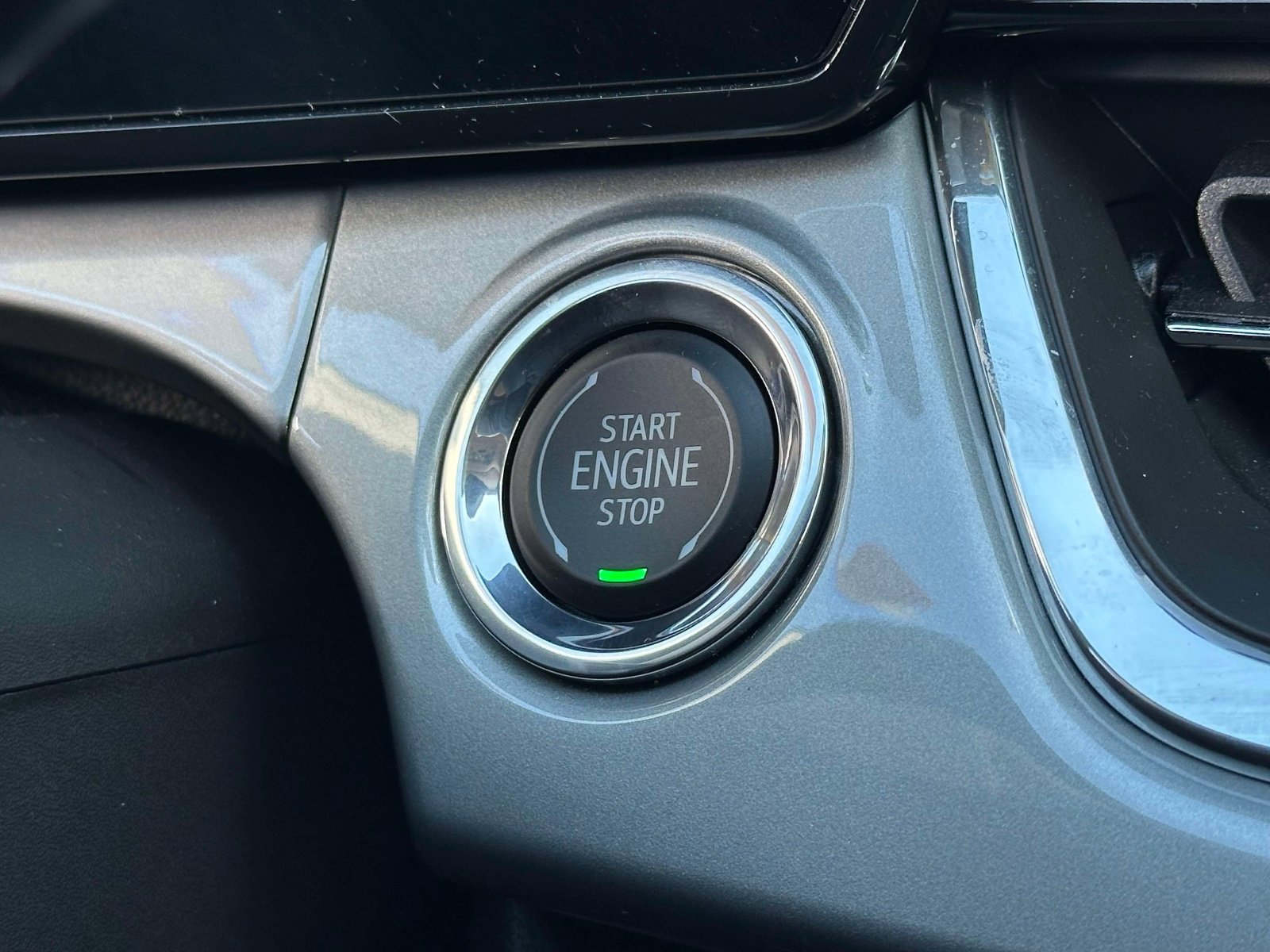 Used 2025 Chevrolet Trax LT w/ Driver Confidence Package image 25