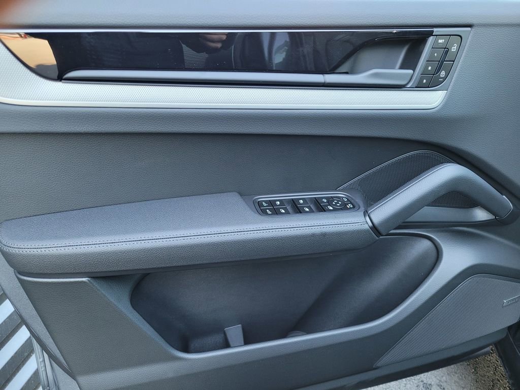 New 2026 Porsche Cayenne image 18