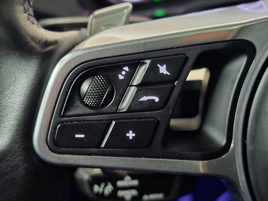 Used 2021 Porsche Cayenne GTS w/ Premium Package image 31