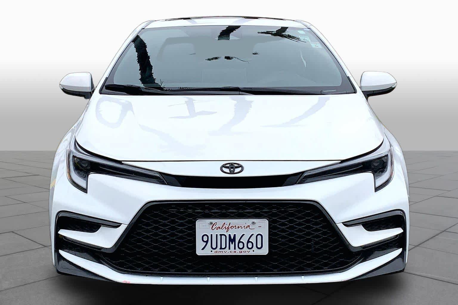 Certified 2025 Toyota Corolla SE w/ SE Premium Package FWD image 3