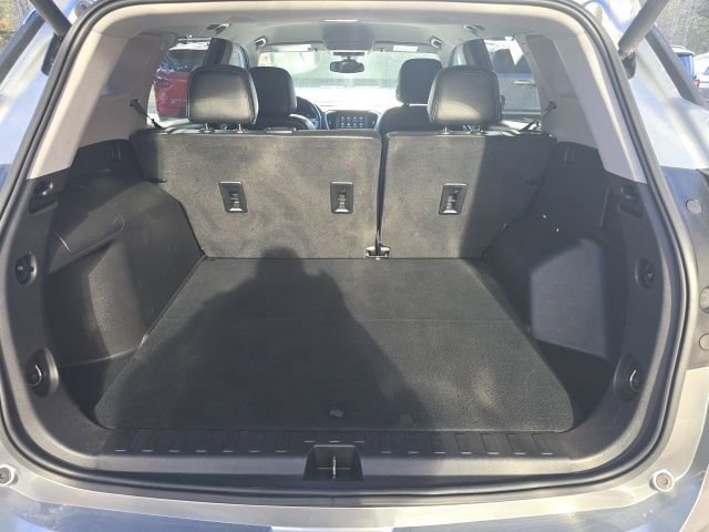 Used 2023 GMC Terrain SLT image 9