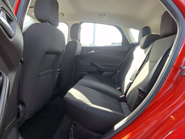 Used 2016 Ford Focus SE w/ SE Sport Package FWD image 13