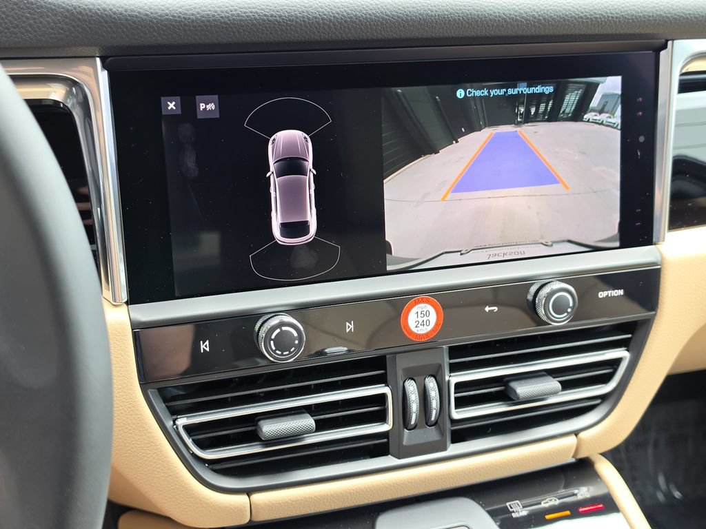 Certified 2026 Porsche Macan AWD/4WD image 23