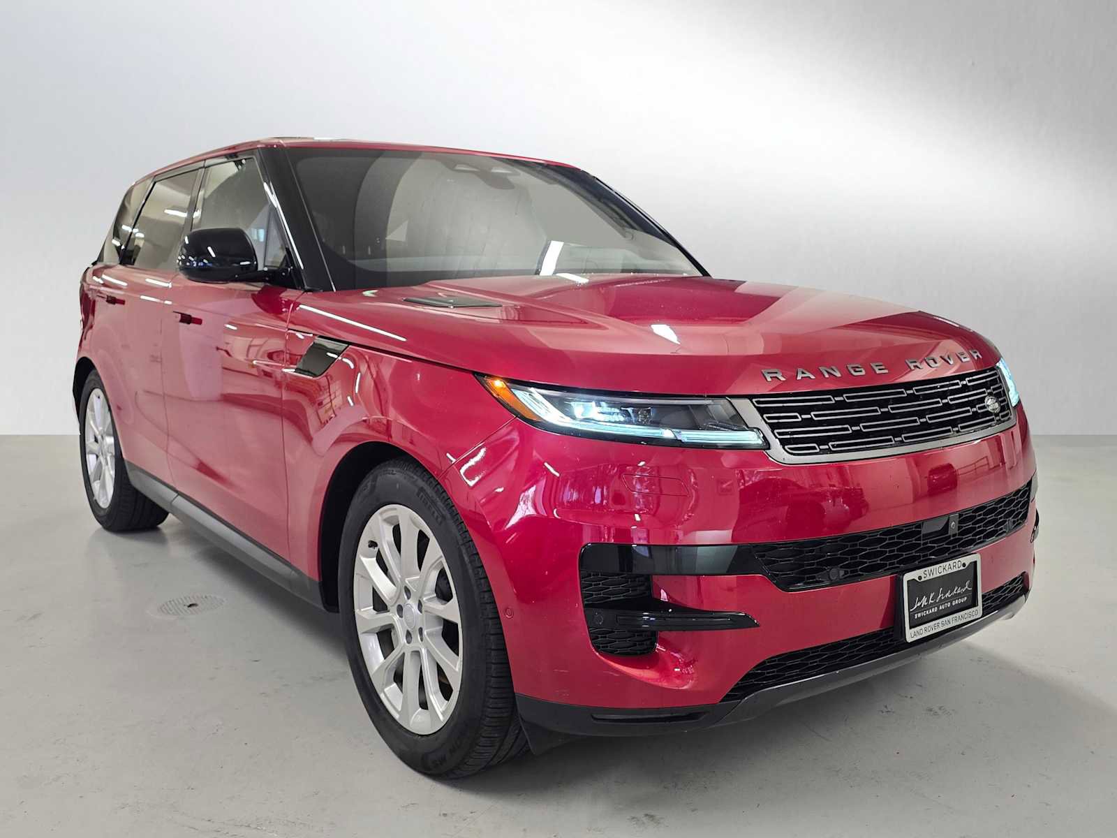 Used 2025 Land Rover Range Rover Sport image 7