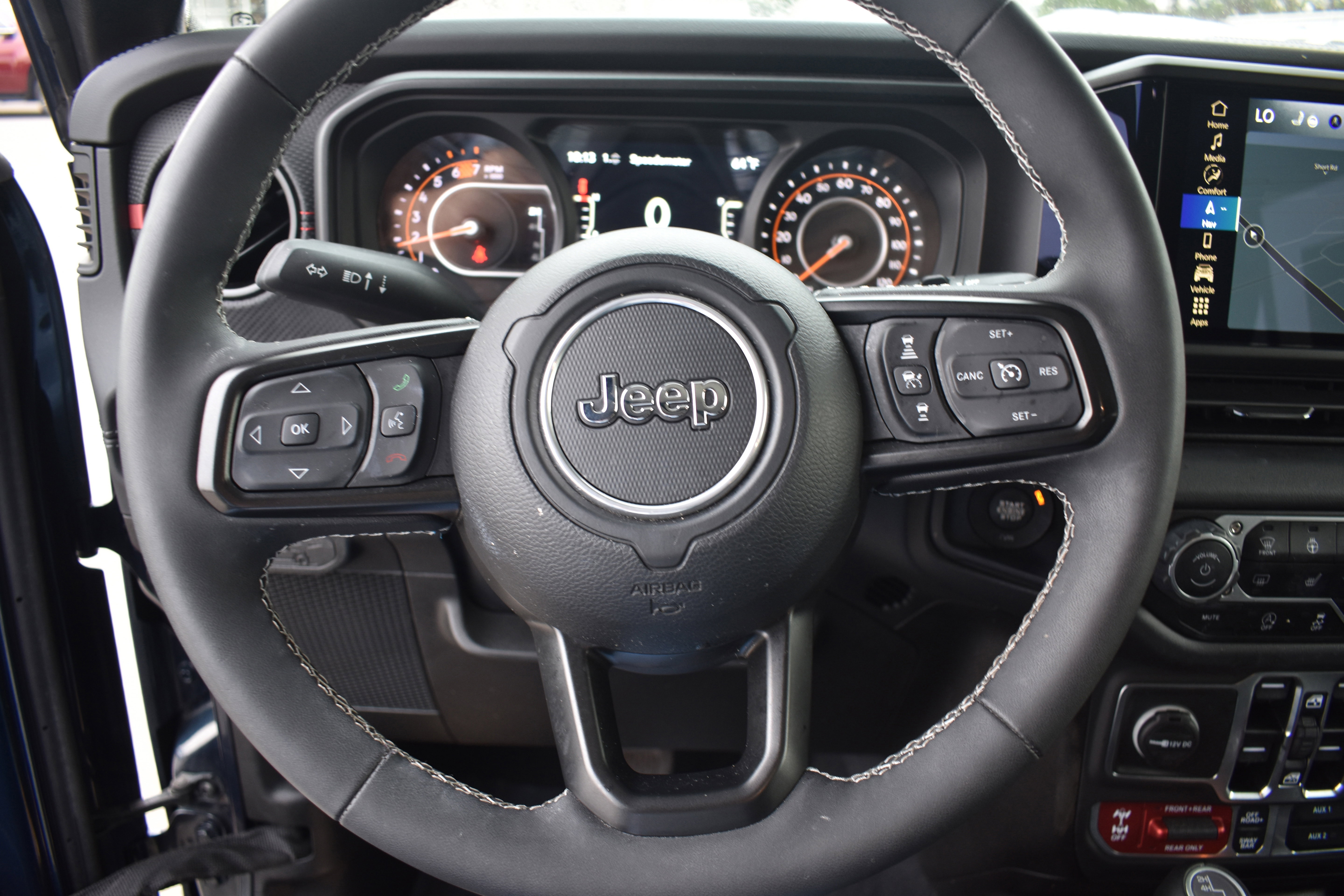 Used 2025 Jeep Wrangler Unlimited Rubicon w/ Safety Group image 13