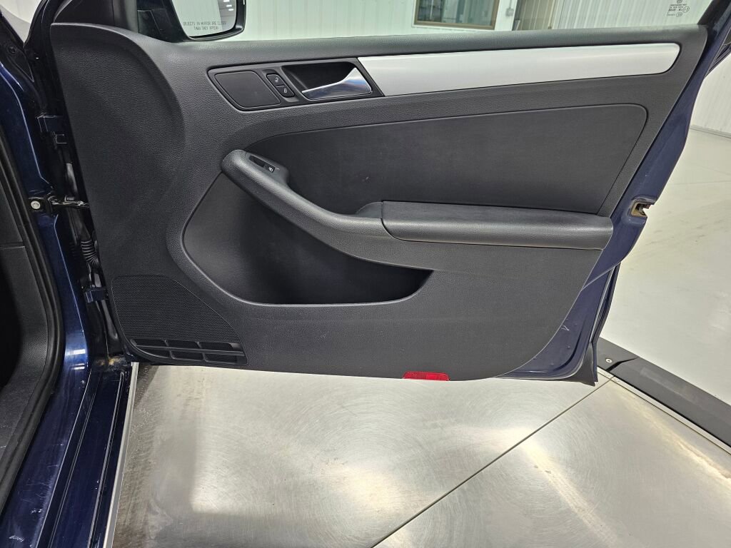 Used 2011 Volkswagen Jetta TDI image 35