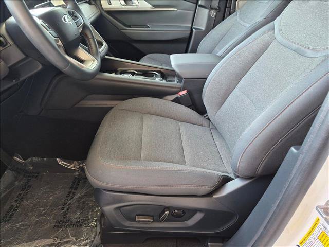 Used 2025 Ford Explorer Active RWD image 15