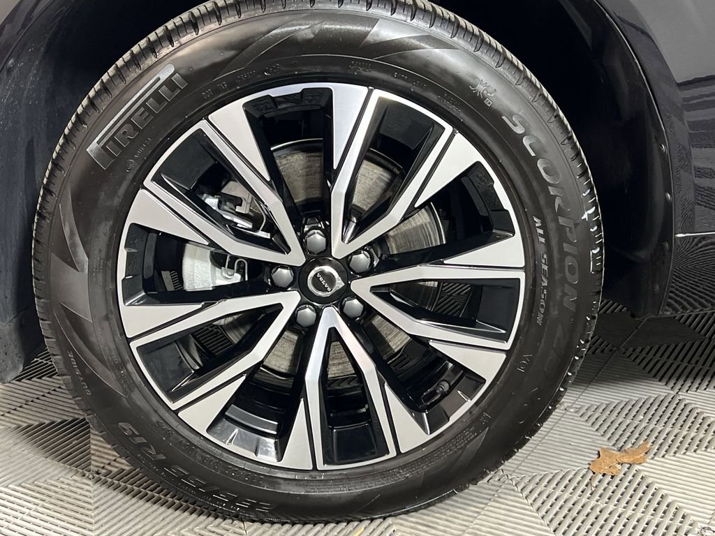 Certified 2025 Volvo XC60 B5 Core w/ Climate Package image 21