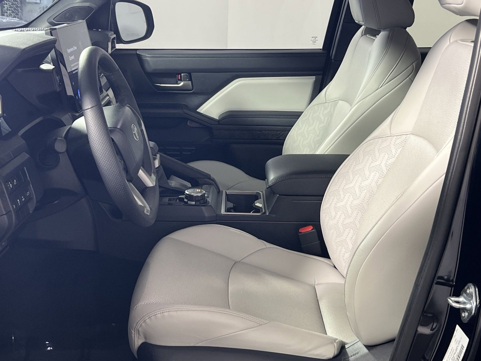 Used 2024 Toyota Tacoma Limited w/ Limited Package (LT) image 10