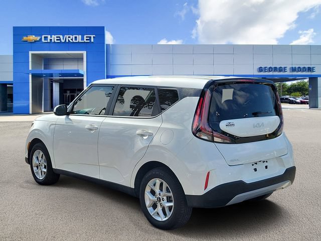 Used 2025 Kia Soul LX w/ LX Technology Package FWD image 3
