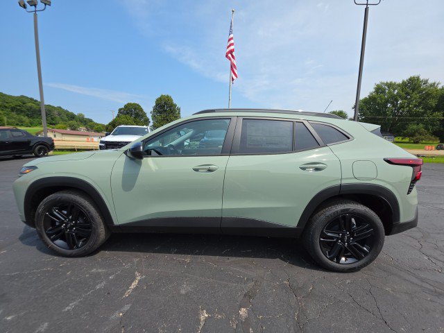 New 2026 Chevrolet Trax ACTIV w/ Sunroof Package FWD image 2