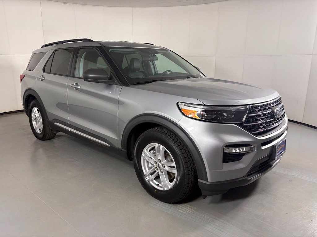 Used 2023 Ford Explorer XLT w/ Equipment Group 202A RWD image 2