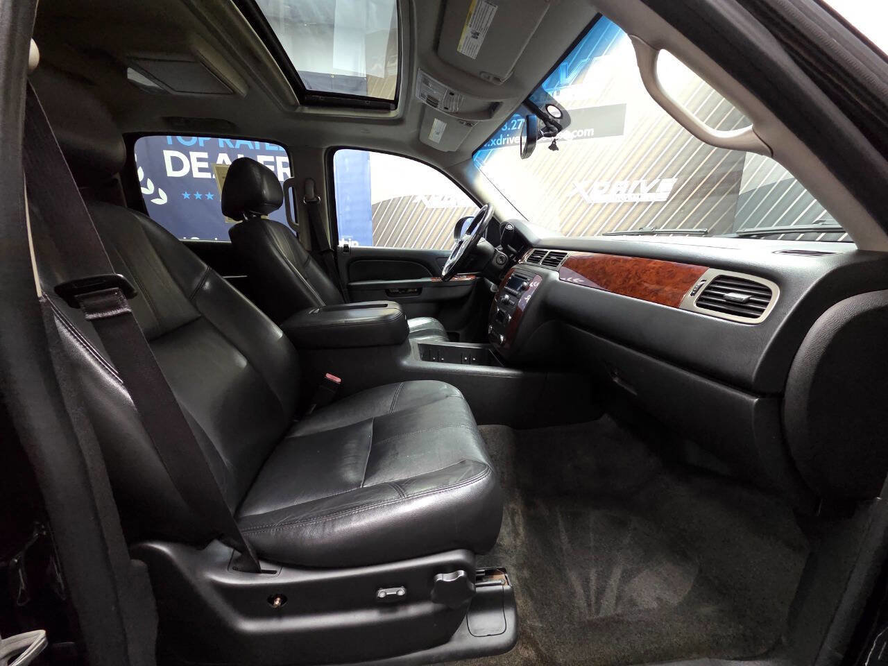 Used 2014 Chevrolet Suburban LT image 27