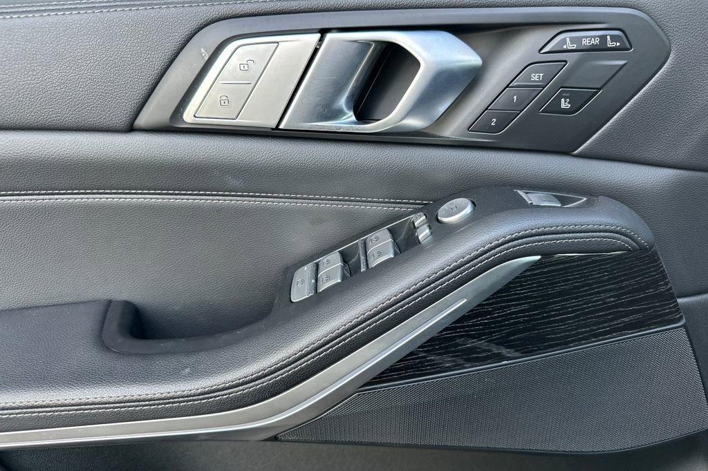 Used 2020 BMW X7 xDrive40i w/ M Sport Package image 10