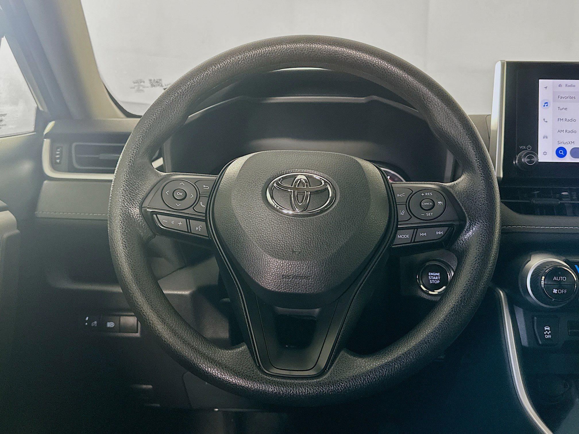 Used 2025 Toyota RAV4 XLE FWD image 18
