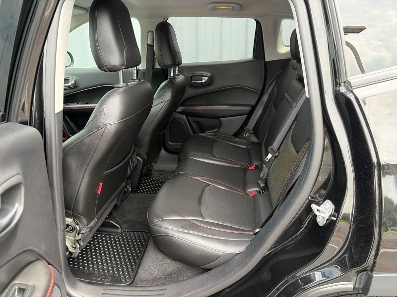 Used 2018 Jeep Compass Trailhawk w/ Leather Interior Group AWD/4WD image 24