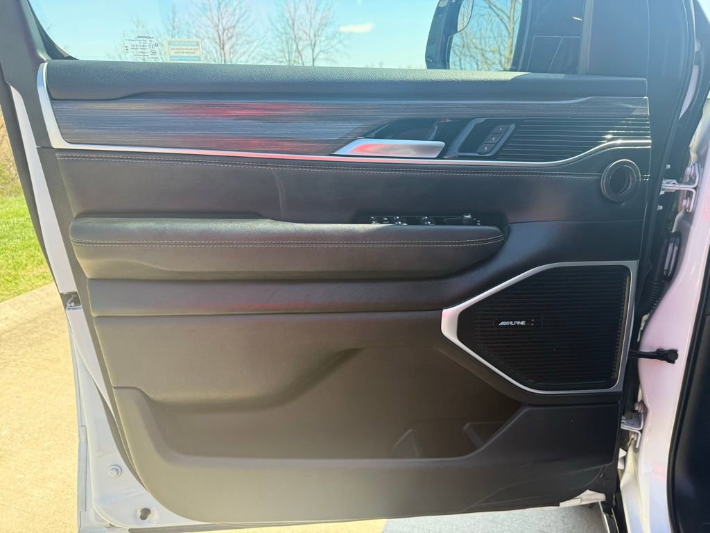 Used 2024 Jeep Wagoneer Series II w/ Flexible Seating Group AWD/4WD image 28