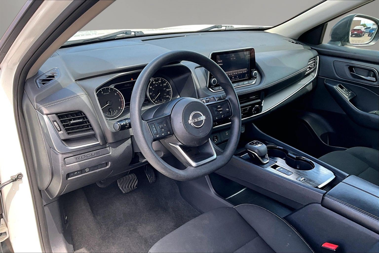 Used 2024 Nissan Rogue S FWD image 17