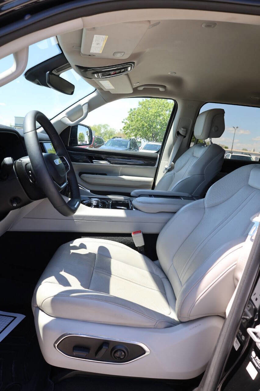 Used 2022 Jeep Wagoneer Series II AWD/4WD image 13