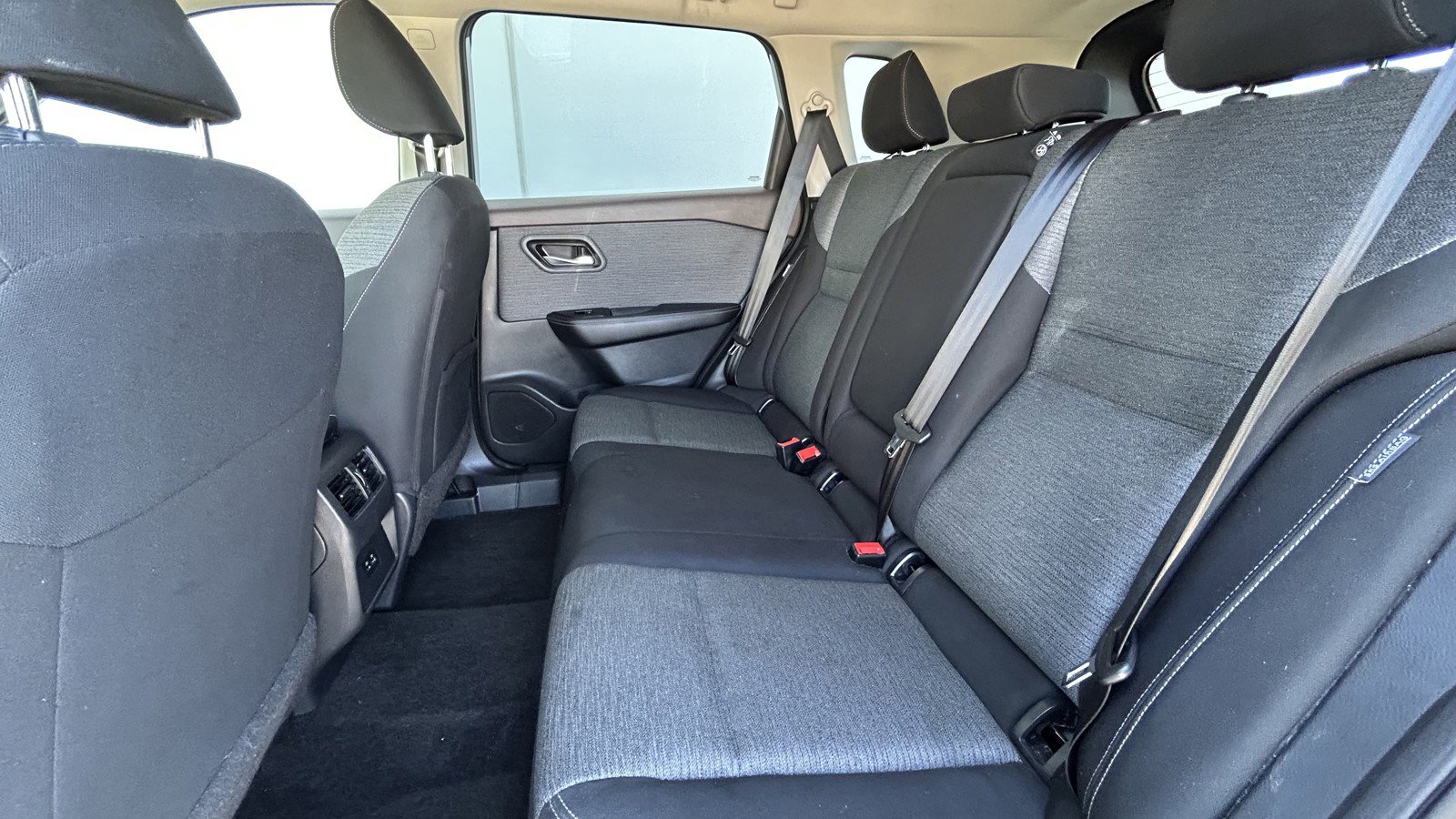 Used 2023 Nissan Rogue SV image 13
