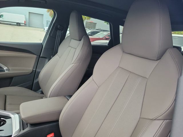 Certified 2025 Audi Q5 Premium Plus w/ Premium Plus AWD/4WD image 16