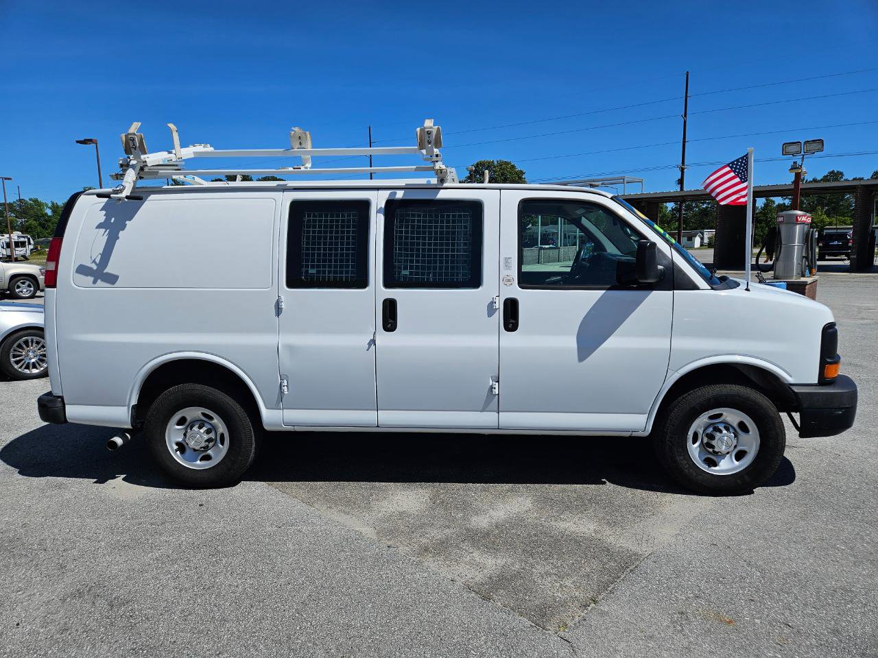 Used 2015 Chevrolet Express 2500 RWD image 7