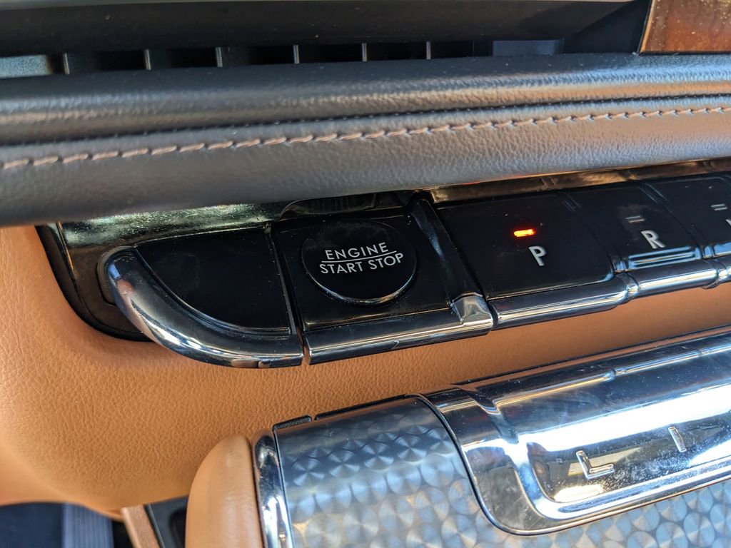 Used 2025 Lincoln Aviator Black Label AWD/4WD image 29