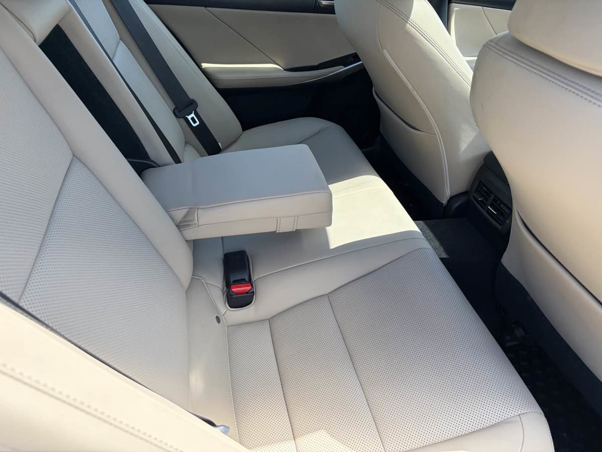 Used 2019 Lexus IS 300 AWD image 23
