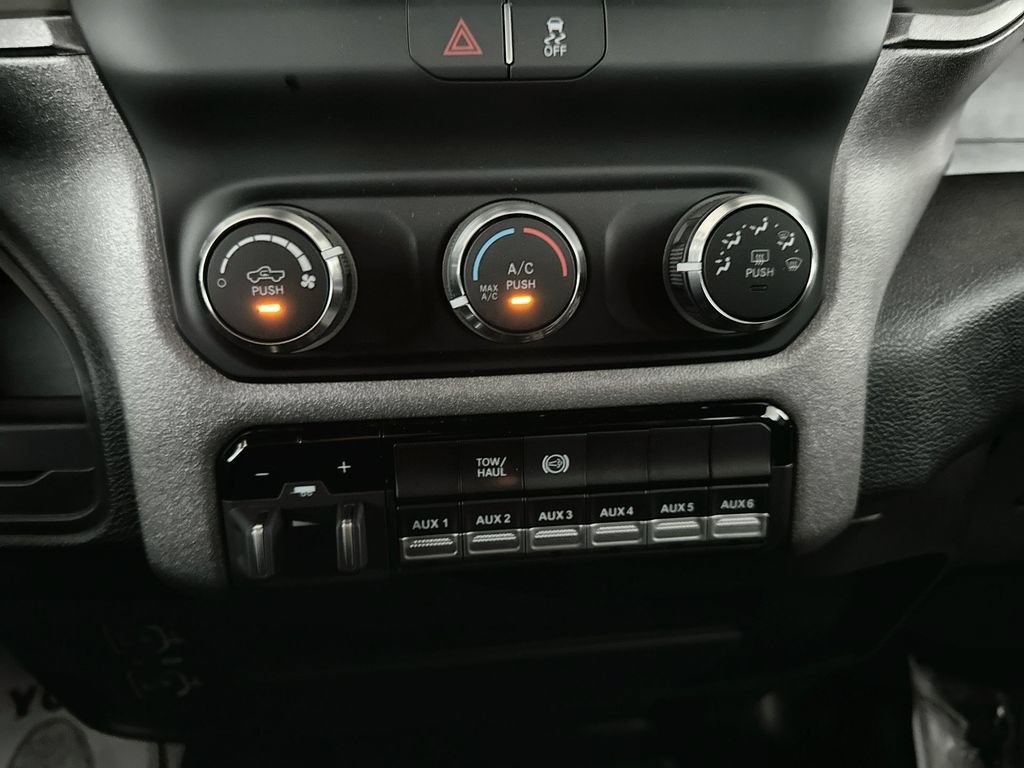 New 2024 RAM 3500 Tradesman w/ Chrome Appearance Group AWD/4WD image 17
