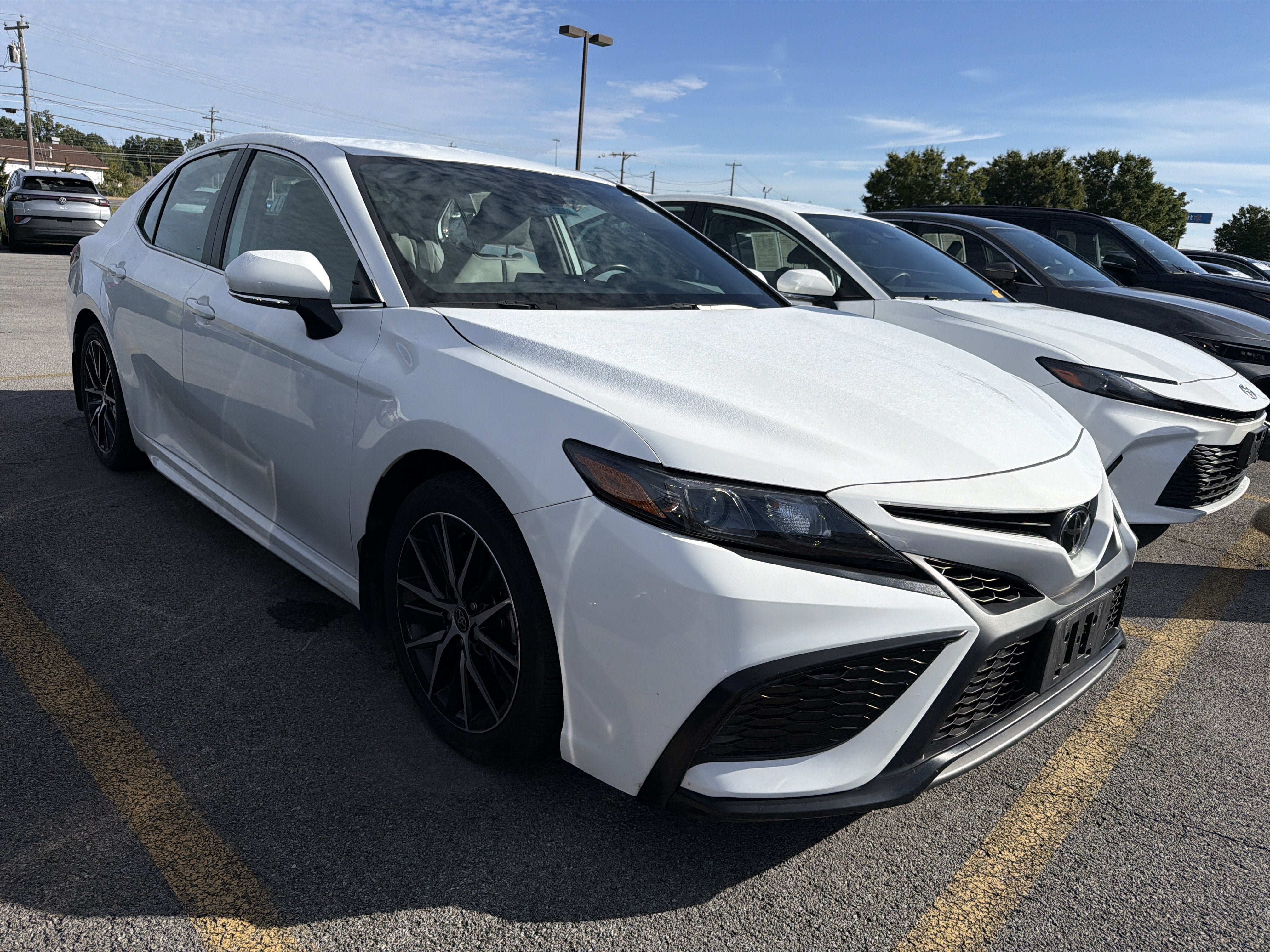 Used 2024 Toyota Camry SE AWD/4WD image 2