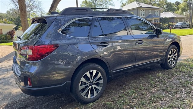Used 2017 Subaru Outback 3.6R Limited image 5