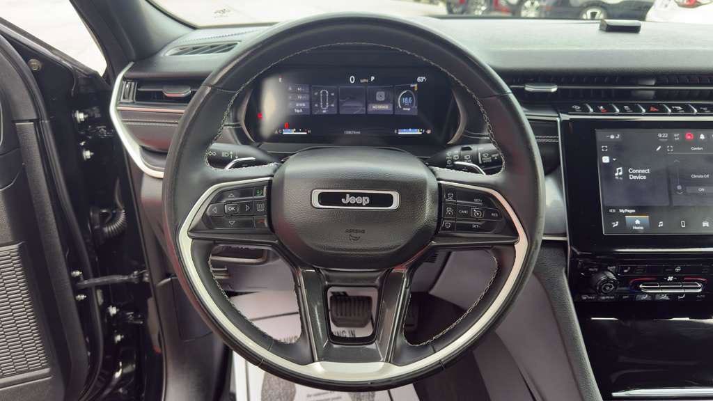 Used 2023 Jeep Grand Cherokee Altitude image 16