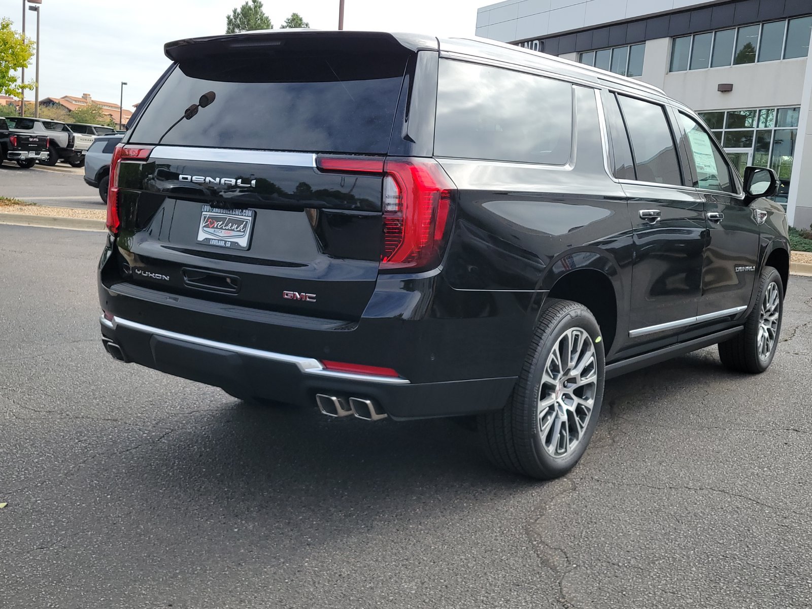 New 2026 GMC Yukon XL Denali w/ Denali Reserve Package AWD/4WD image 3