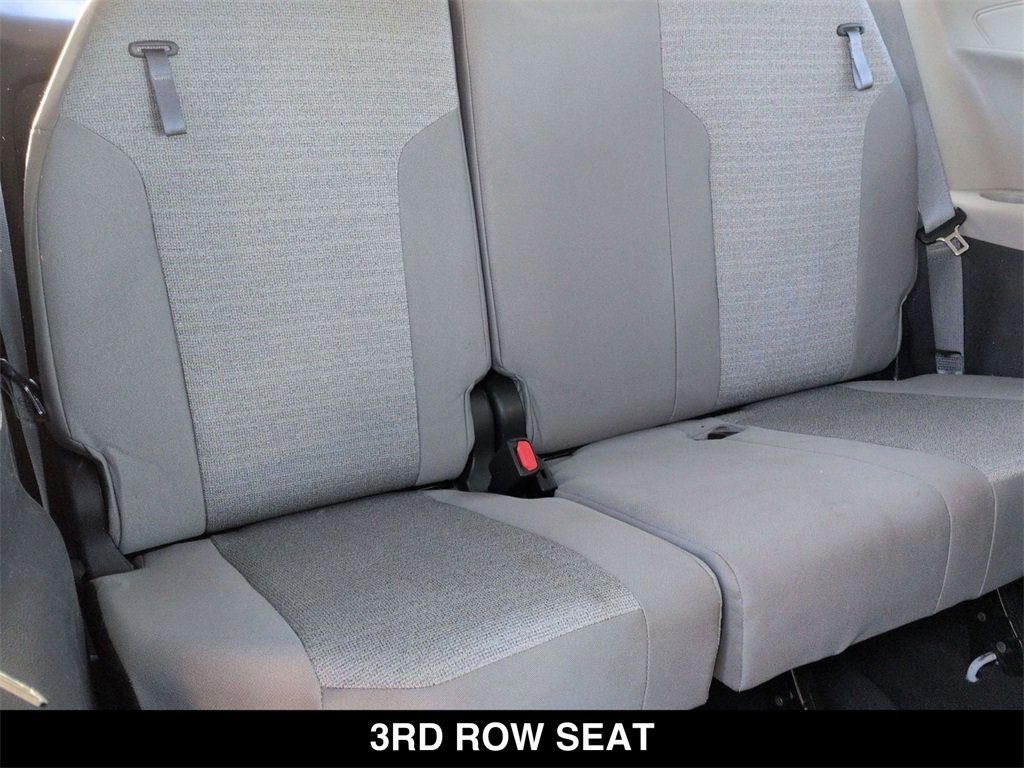Used 2022 Toyota Sienna LE image 4