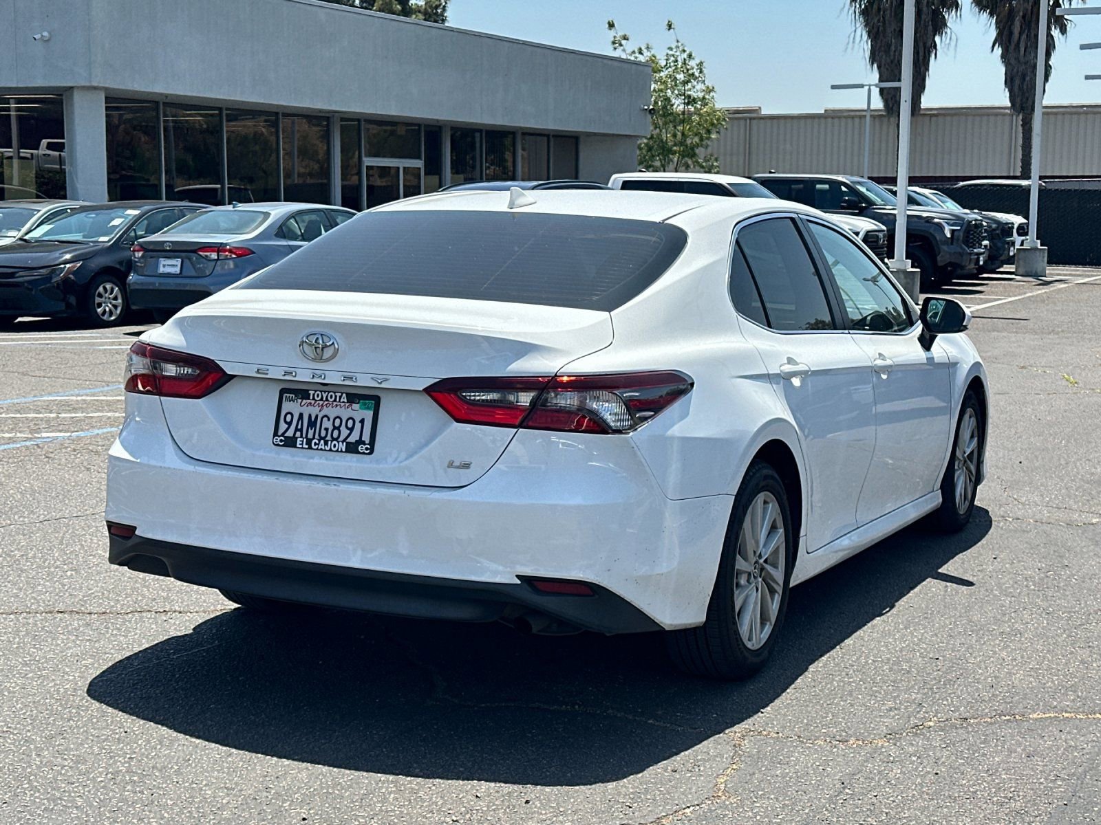 Used 2022 Toyota Camry LE FWD image 3