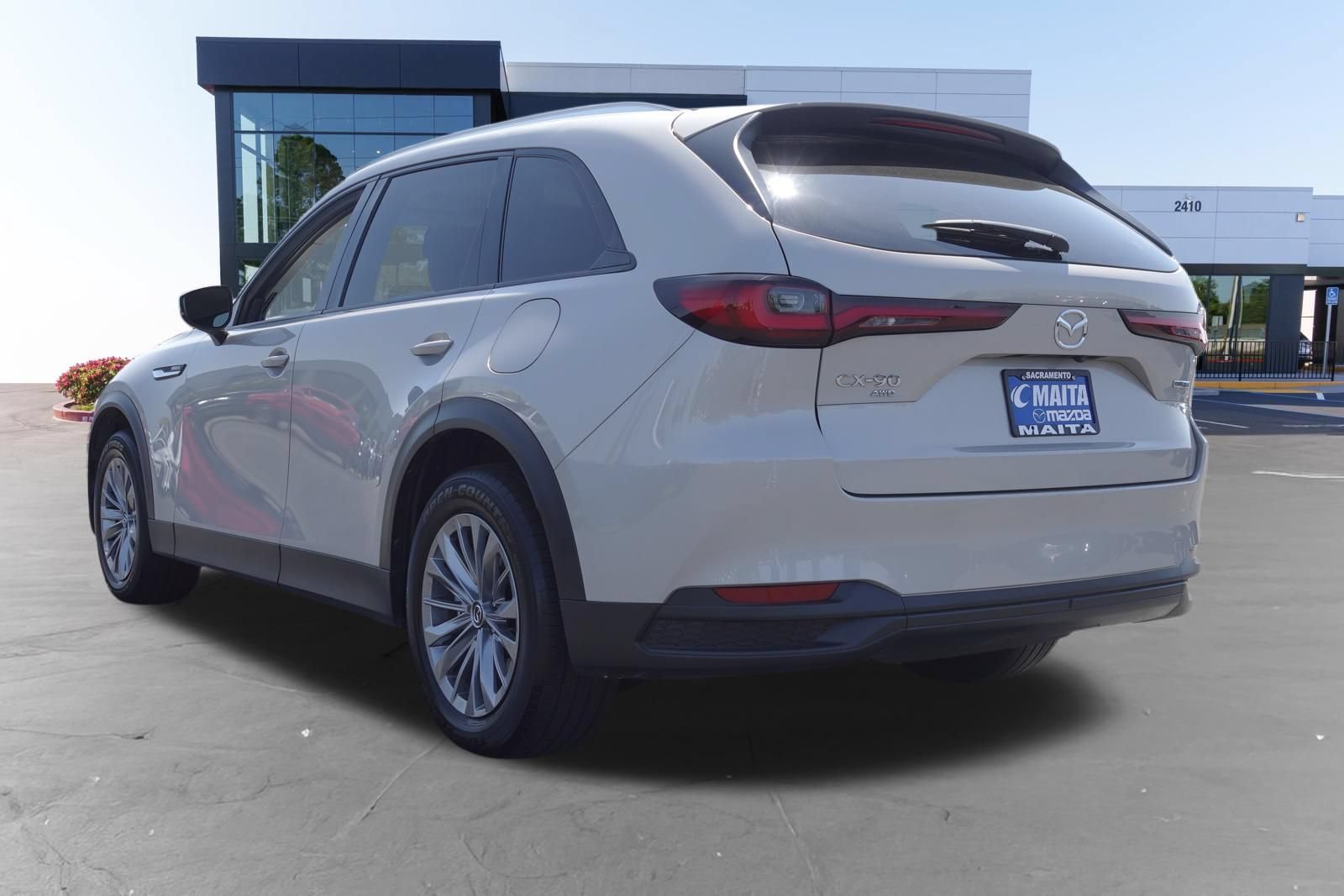 Certified 2024 MAZDA CX-90 Plug-In Hybrid w/ Preferred AWD/4WD image 7