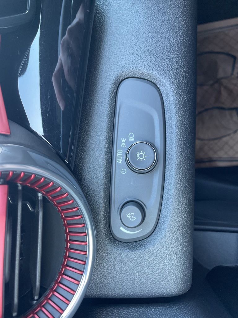 Used 2024 Chevrolet Trax RS w/ Sunroof Package image 26