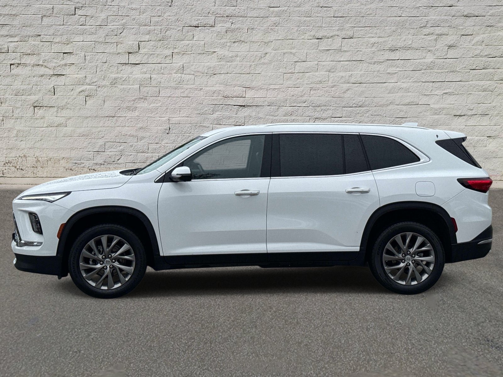 Used 2026 Buick Enclave Preferred FWD image 2