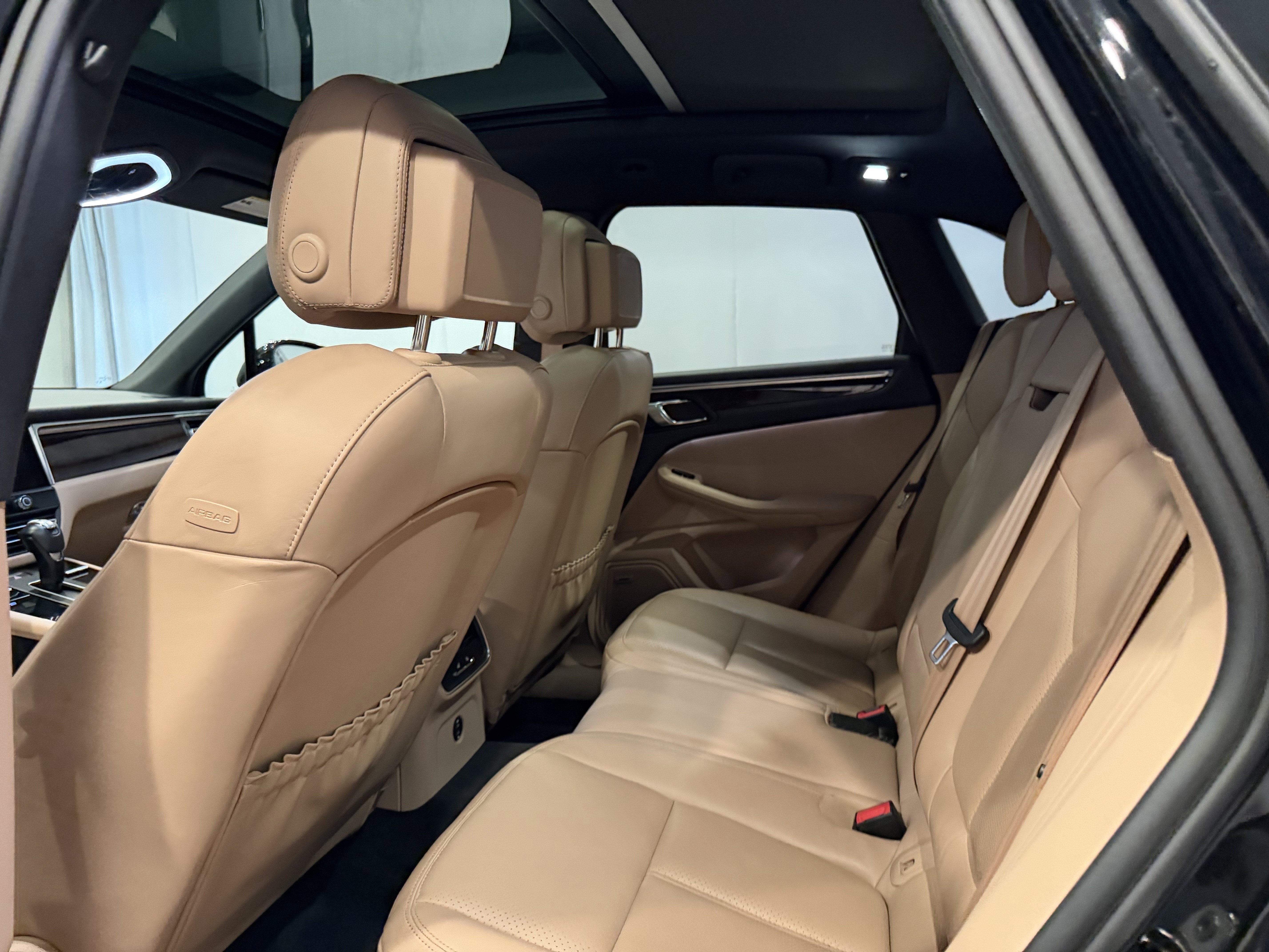 Used 2024 Porsche Macan S AWD/4WD image 23