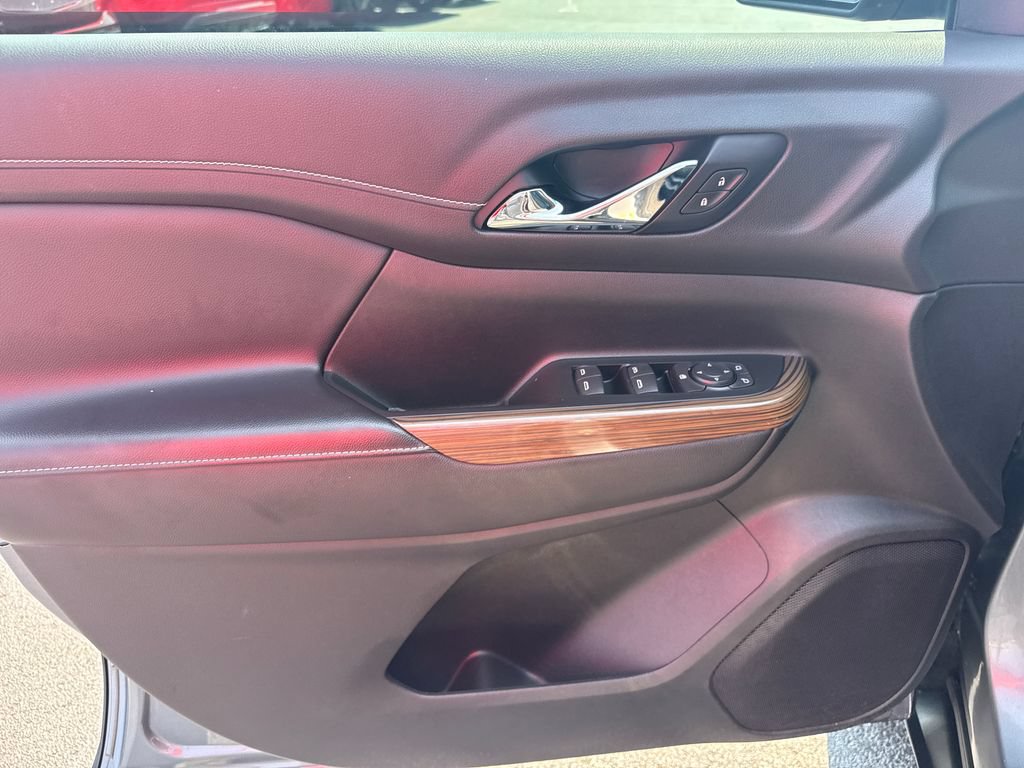Used 2021 GMC Acadia SLE FWD image 21