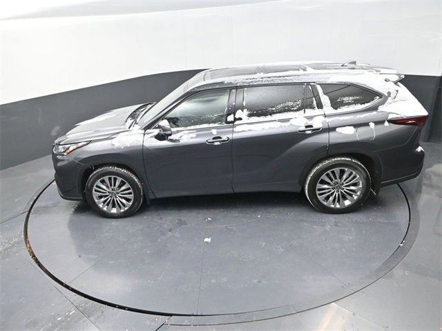 Used 2024 Toyota Highlander Platinum image 22